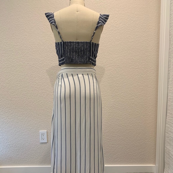 American Eagle Pinstripe with Keyhole Crop Top - Picture 3 of 7